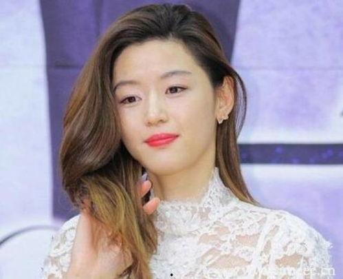 韩国女明星林允儿同款,揭秘明星时尚穿搭秘诀