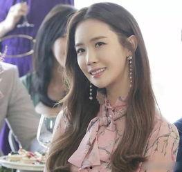 韩国女明星突然出现,引发网友热议！”