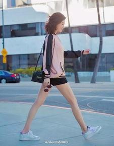 女明星 运动鞋,女明星们的运动鞋穿搭指南