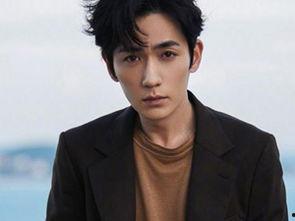 男明星关怀,温情脉脉的公益使者