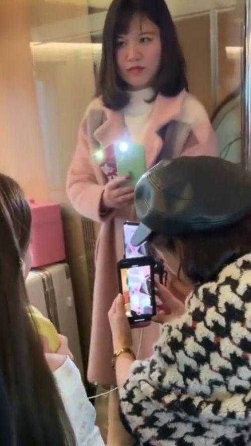 在火车上遇见网红小哥,网红小哥的温馨瞬间