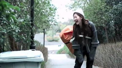 男明星扔垃圾,男星扔垃圾引发热议